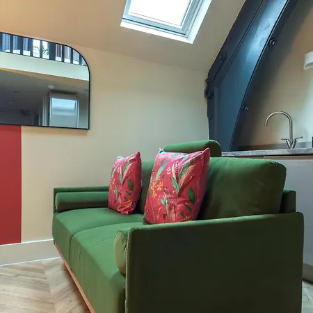 Leeds Deluxe - Rose Platinum Apartment